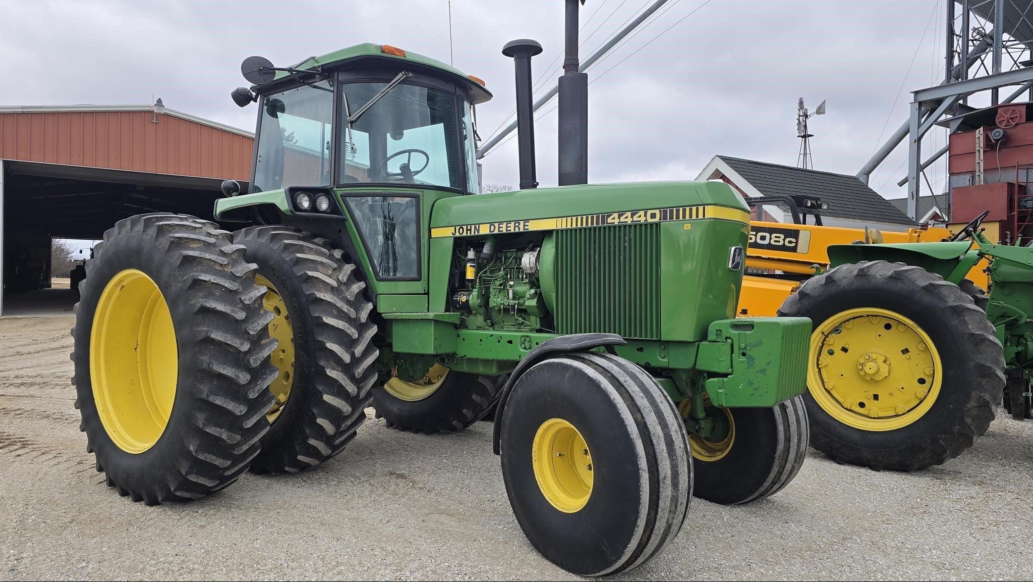 1978 John Deere 4440 Equipment Image0