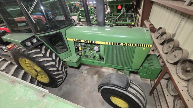 Image of John Deere 4440 equipment image 4