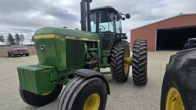 Image of John Deere 4440 equipment image 2