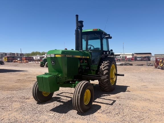 Image of John Deere 4440 equipment image 1