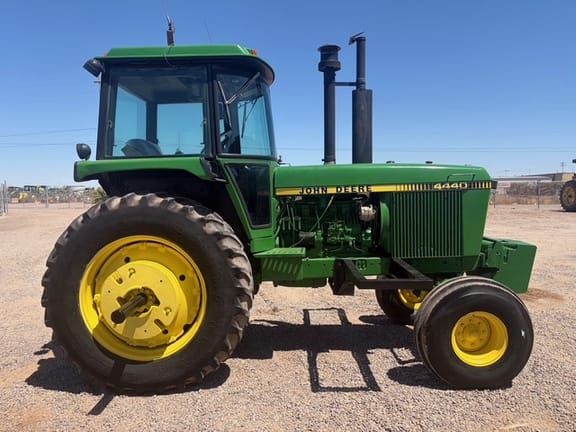 1978 John Deere 4440 Equipment Image0