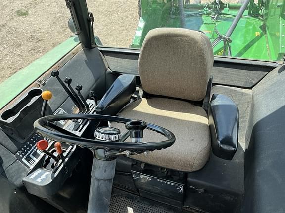 Image of John Deere 4440 equipment image 4