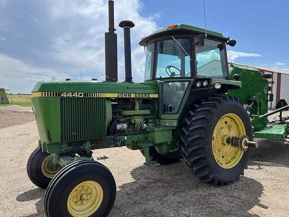 Image of John Deere 4440 equipment image 1