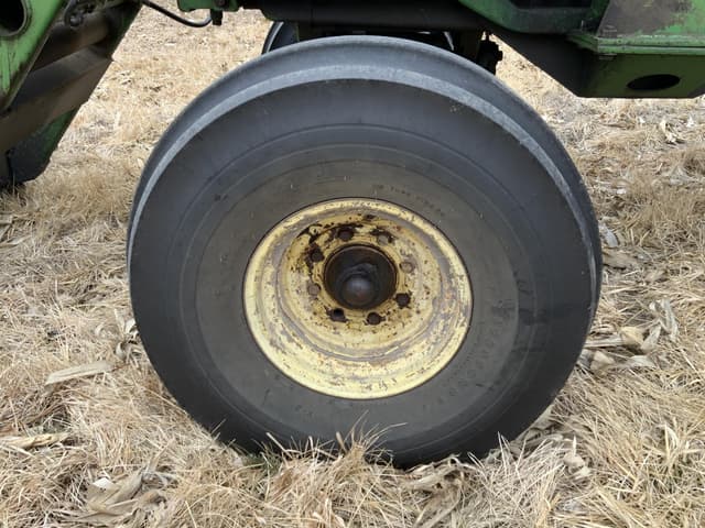 Image of John Deere 4440 equipment image 4