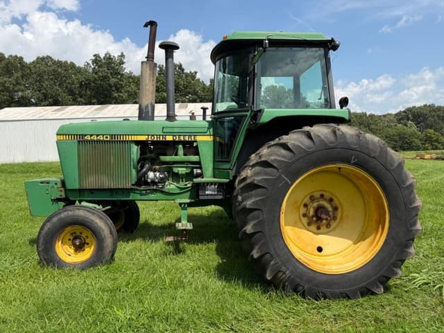 Image of John Deere 4440 equipment image 2