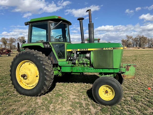 Image of John Deere 4440 equipment image 4
