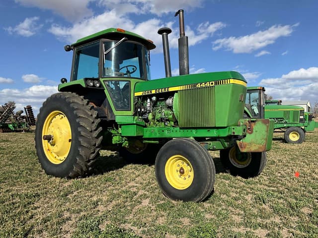 Image of John Deere 4440 equipment image 2