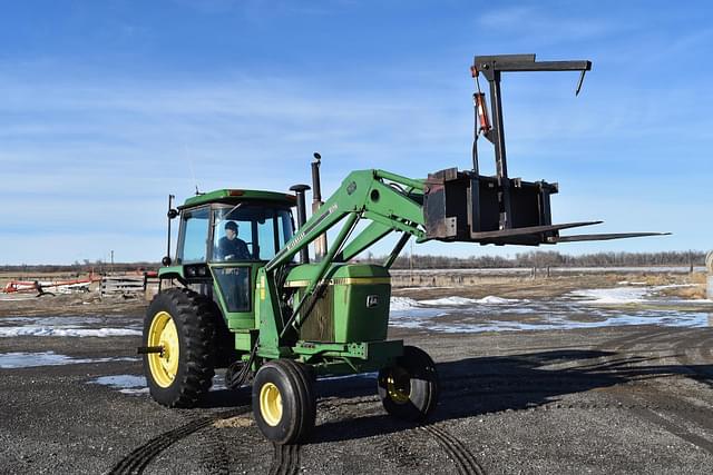 Image of John Deere 4440 equipment image 1