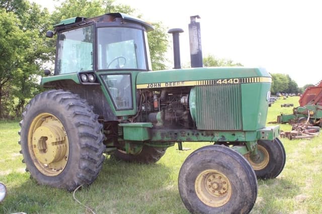 Image of John Deere 4440 equipment image 3