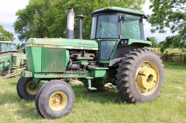 Image of John Deere 4440 equipment image 1