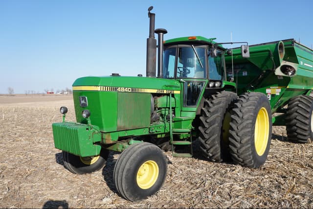 Image of John Deere 4840 equipment image 1