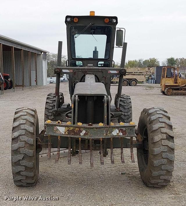 Image of John Deere 570A equipment image 1