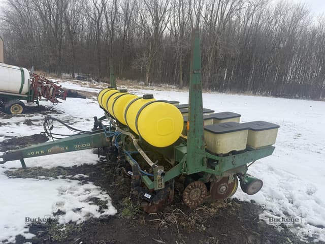 Image of John Deere 7000 equipment image 2