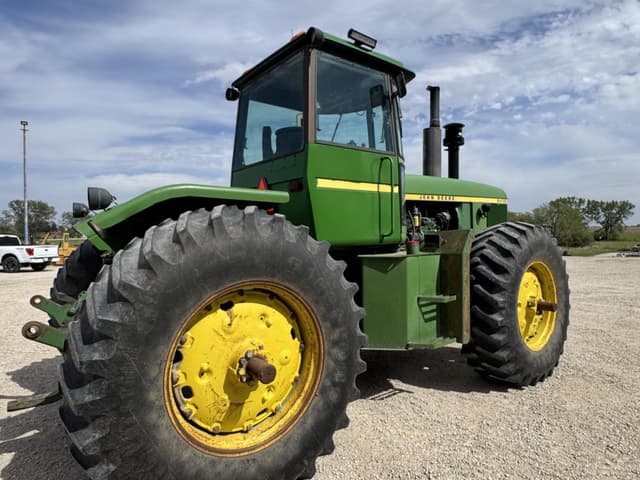 Image of John Deere 8430 equipment image 1