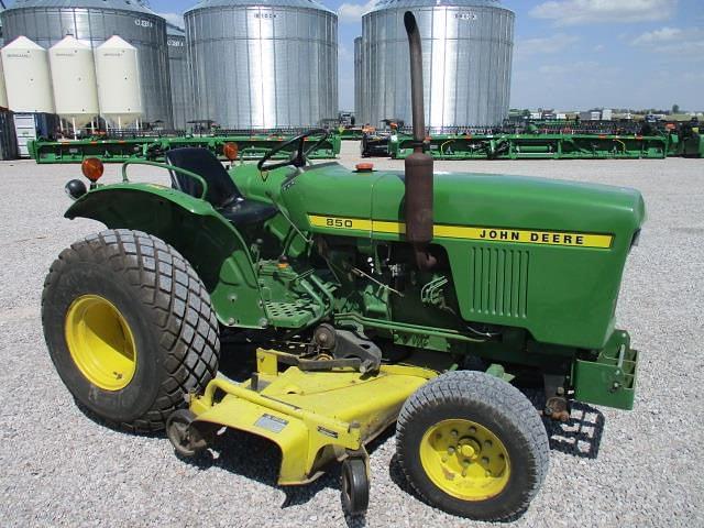 Image of John Deere 850 equipment image 1