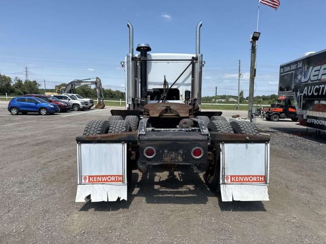 Image of Kenworth K100 equipment image 2