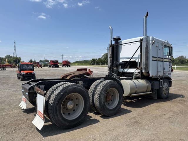 Image of Kenworth K100 equipment image 3