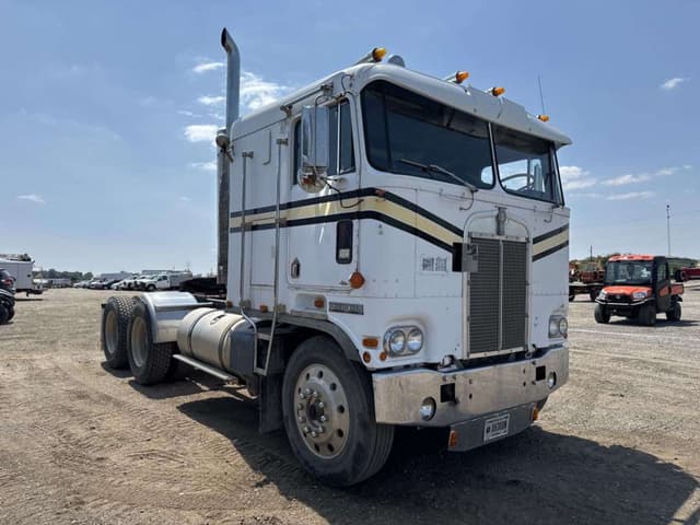 Image of Kenworth K100 equipment image 4