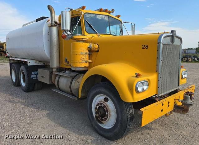 Image of Kenworth W900 equipment image 2