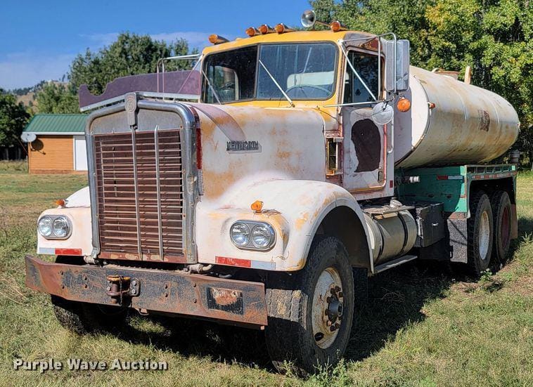 Main image Kenworth W900A