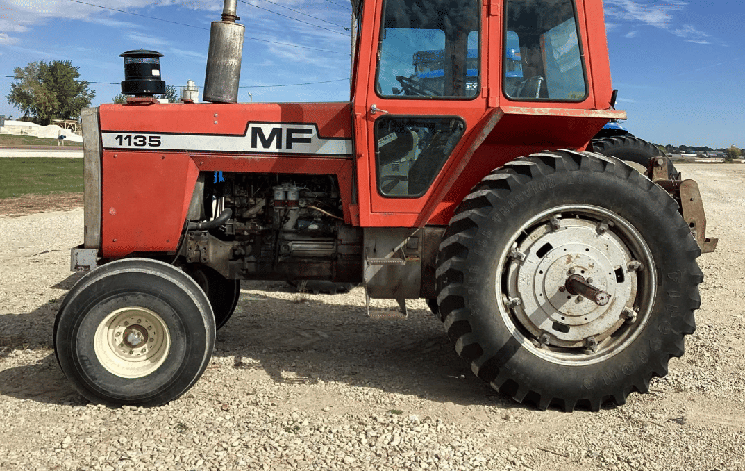 1978 Massey Ferguson 1135 Equipment Image0