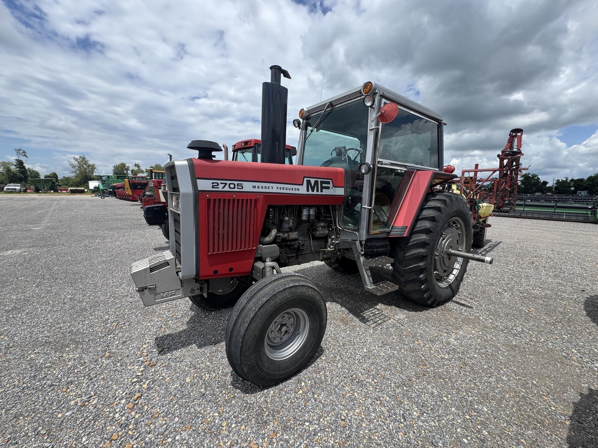 1978 Massey Ferguson 2705 Equipment Image0