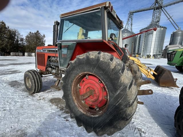 Image of Massey Ferguson 2745 equipment image 2