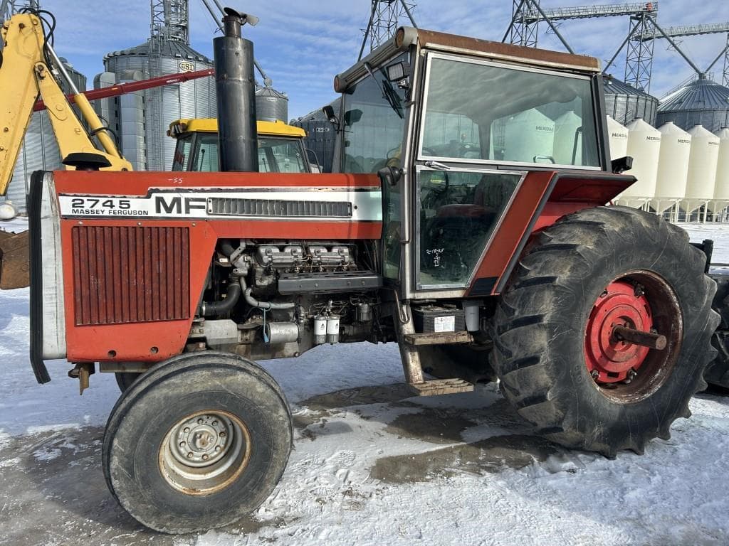 Image of Massey Ferguson 2745 Primary image