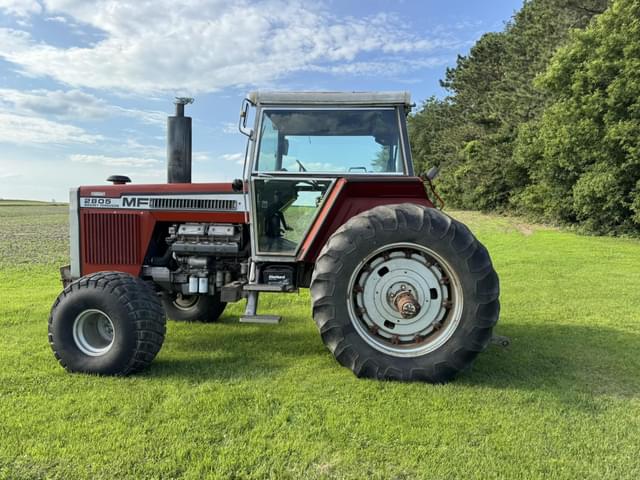 Image of Massey Ferguson 2805 equipment image 2