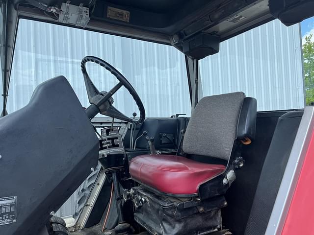 Image of Massey Ferguson 2805 equipment image 4