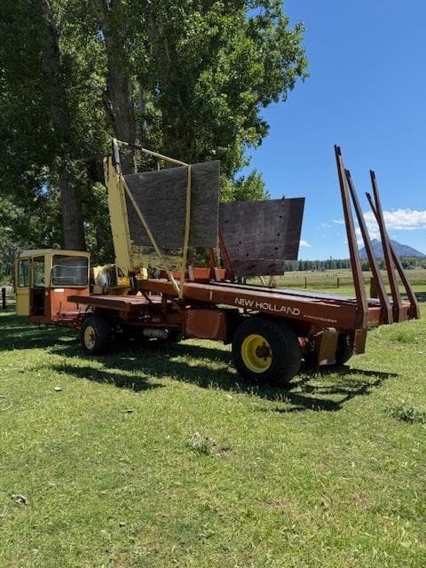 Image of New Holland 1048 equipment image 2