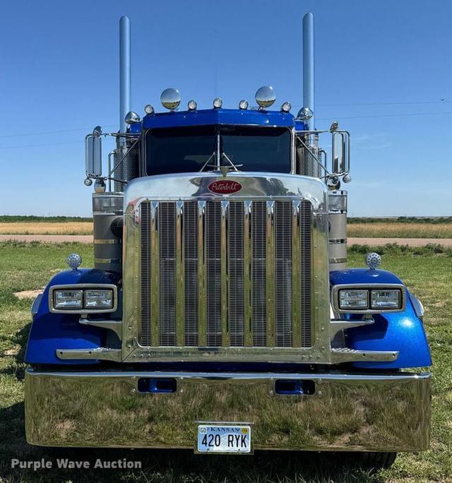 Image of Peterbilt 359 equipment image 1