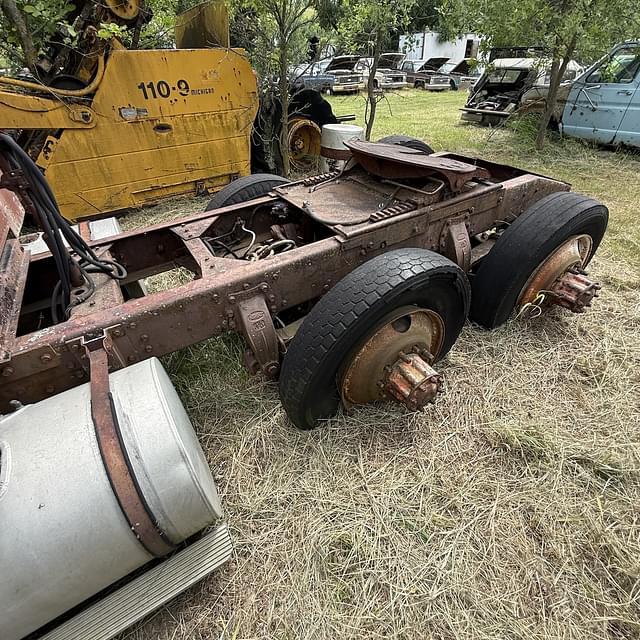 Image of Peterbilt 359 equipment image 4