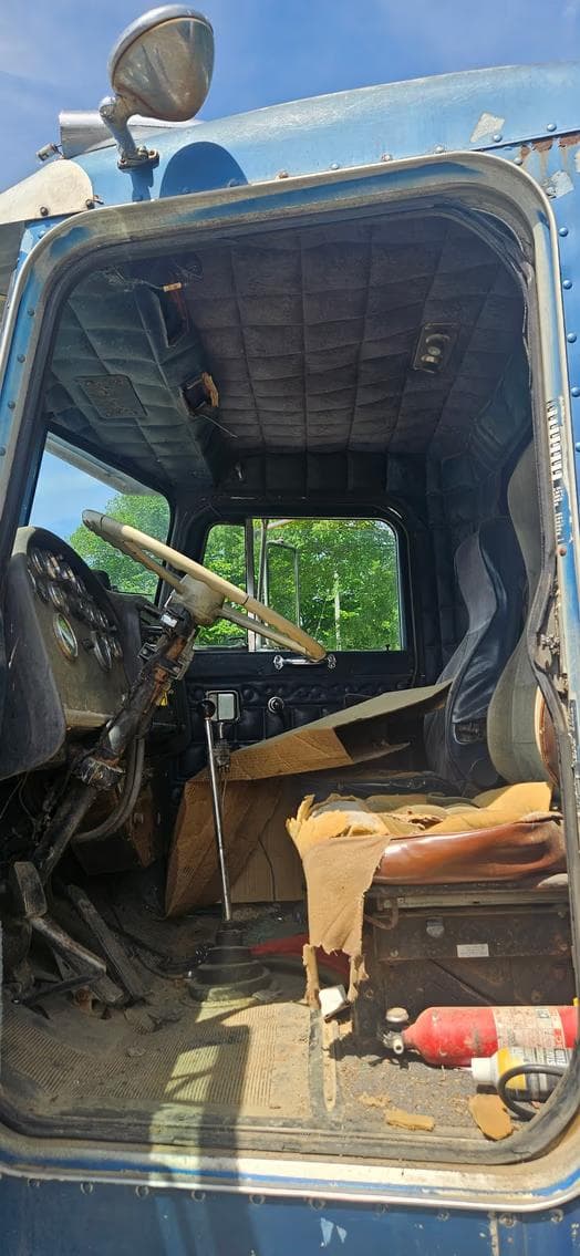 Image of Peterbilt 359 equipment image 3