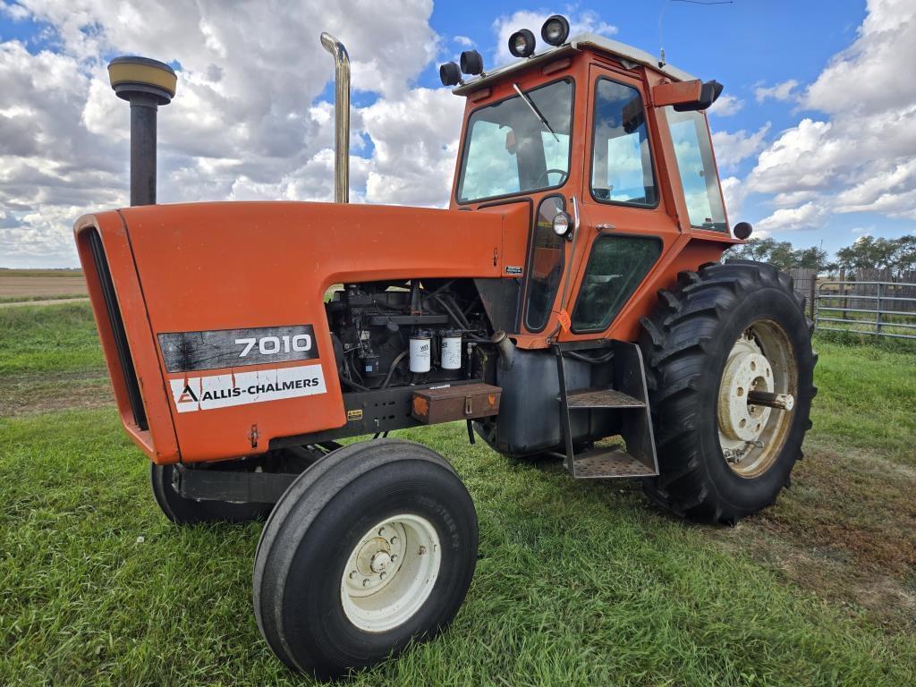 Image of Allis Chalmers 7010 Primary image