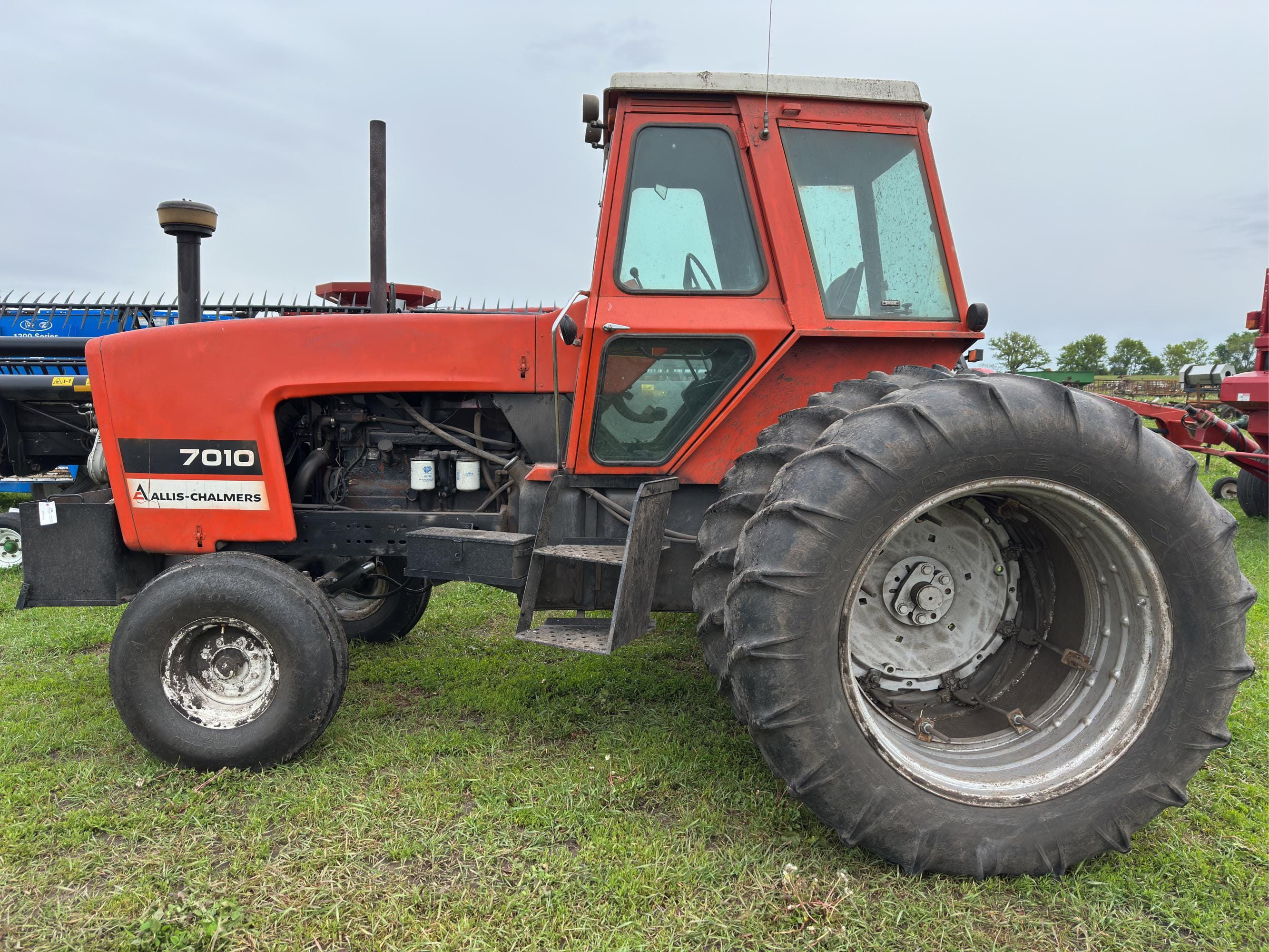 Main image Allis Chalmers 7010