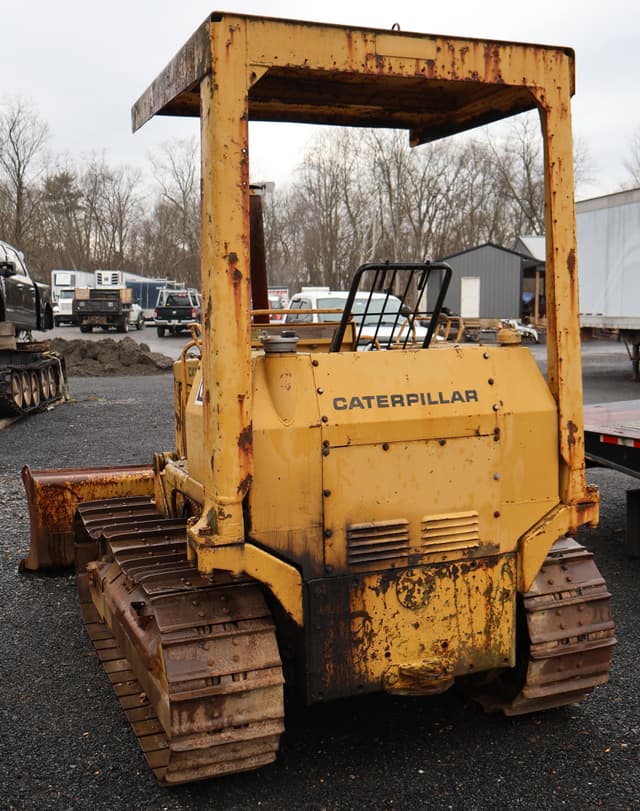 Image of Caterpillar D3 equipment image 3