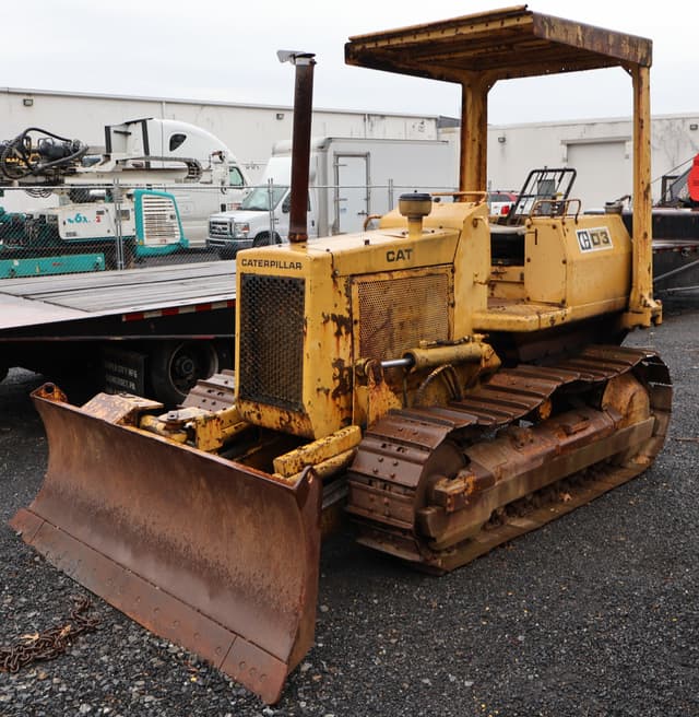 Image of Caterpillar D3 equipment image 2