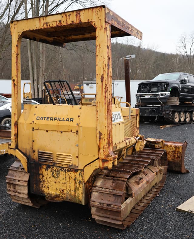 Image of Caterpillar D3 equipment image 4