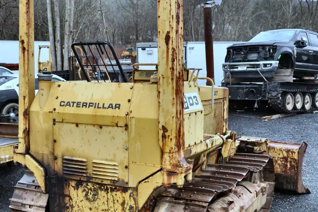 Image of Caterpillar D3 equipment image 4