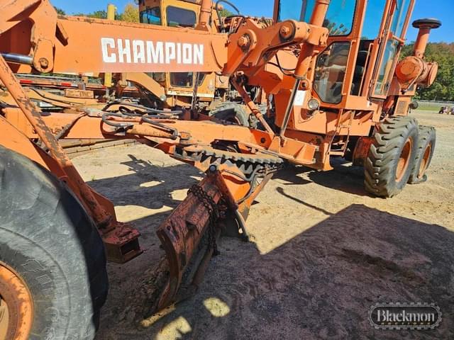 Image of Champion 740 equipment image 1