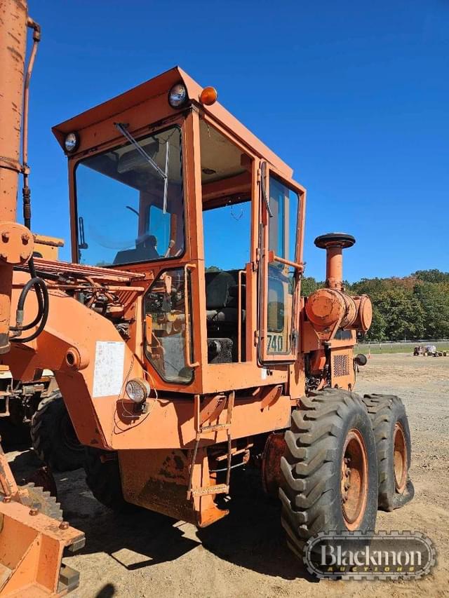 Image of Champion 740 equipment image 2