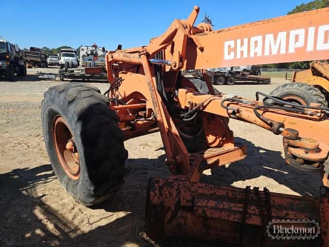 Image of Champion 740 equipment image 3