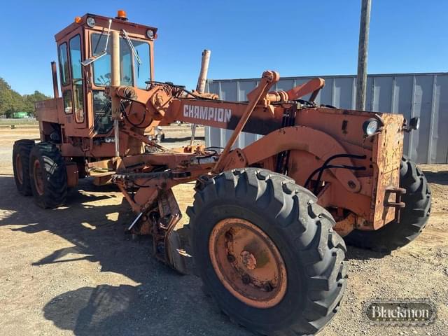 Image of Champion 740 equipment image 3