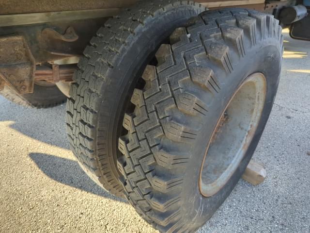 Image of Chevrolet 70 equipment image 4