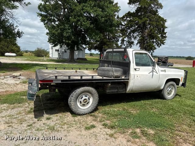 Image of Chevrolet C30 equipment image 3