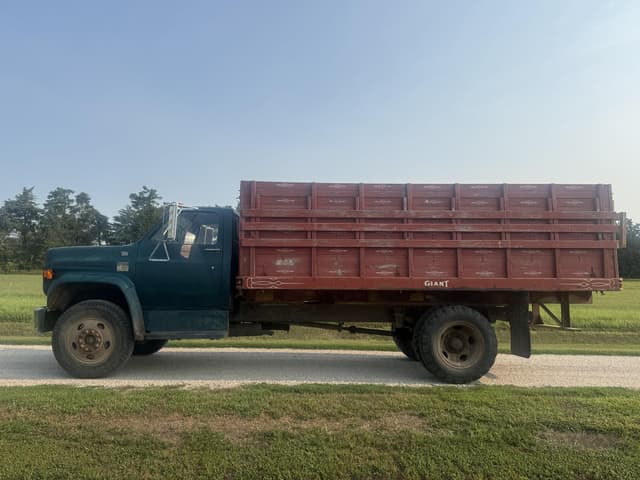 Image of Chevrolet C60 equipment image 1