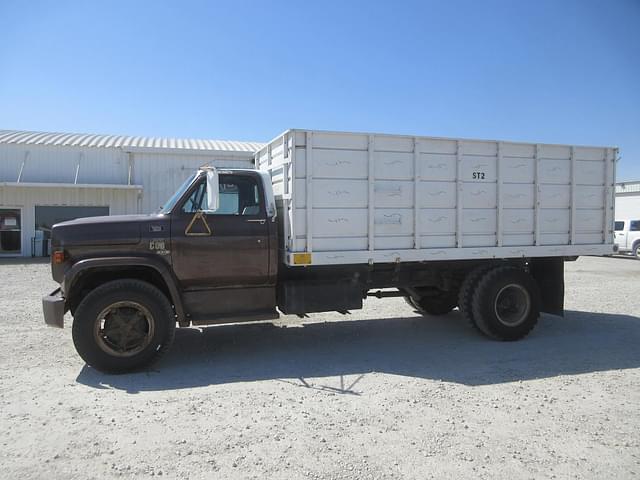 Image of Chevrolet C60 equipment image 1