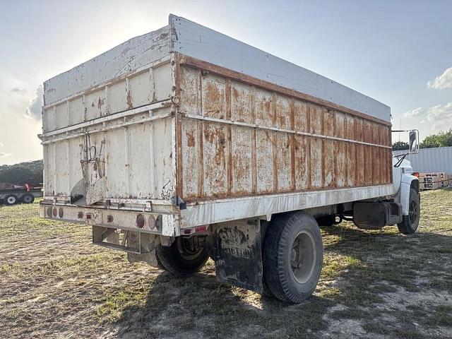 Image of Chevrolet C70 equipment image 4