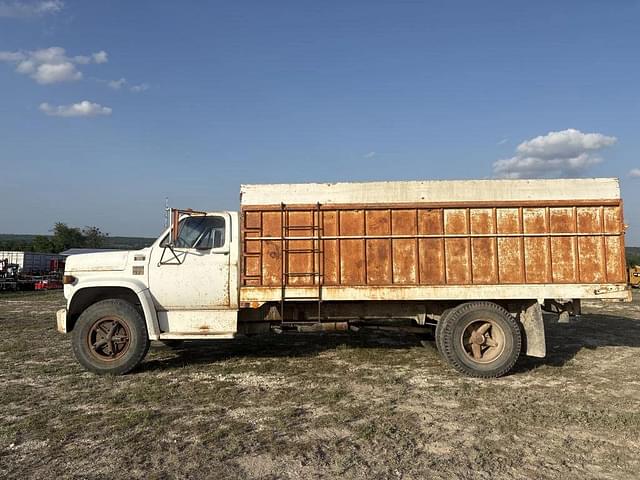 Image of Chevrolet C70 equipment image 1